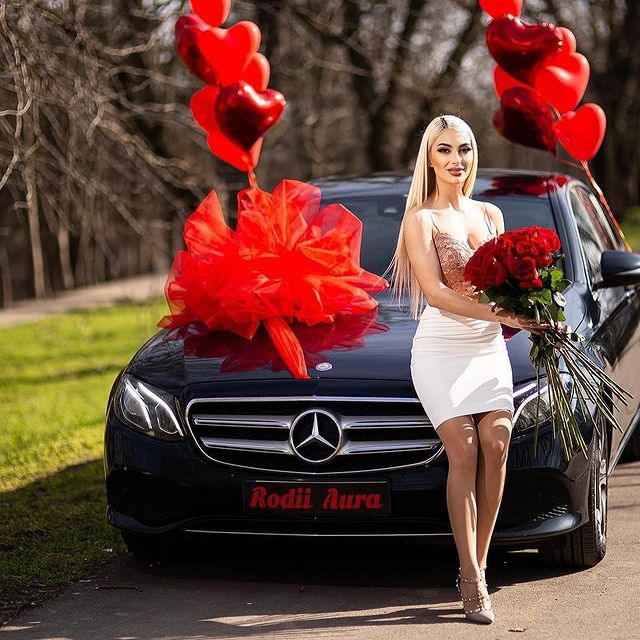 Rodica, o blondină sexy, fostă concurentă la „Burlacul”