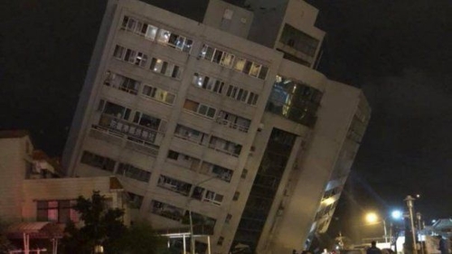 Cutremur devastator în Taiwan! Un hotel şi alte clădiri s-au prăbuşit!