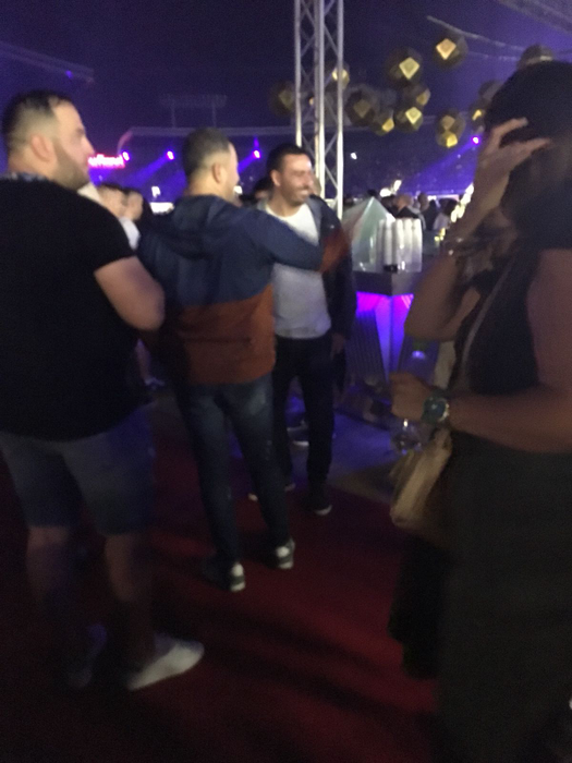 Adrian Cristea, apariție surprinzătoare la Untold! Cum s-a ferit “Prințul” de ploaia care nu a stricat cheful petrecăreților de la festival