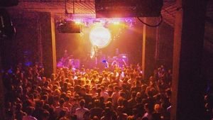 Schimbare radicală pentru o supravieţuitoare din clubul Colectiv. Cum arată după ce şi-a pus...