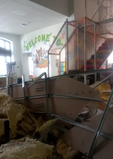 Primele imagini cu locul de joacă peste care a căzut un TAVAN