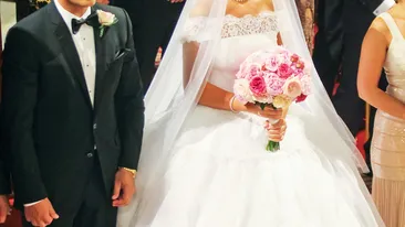 Elena Basescu nu-si mai ascunde sarcina. Are o burtica sexy si o arata prin tinutele mulate