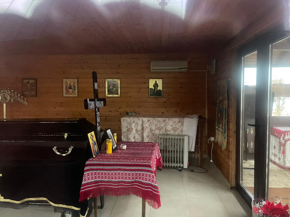Ce a apărut la căpătâiul Marilenei, mama Mihaelei Rădulescu? Imagini tulburătoare de la priveghi
