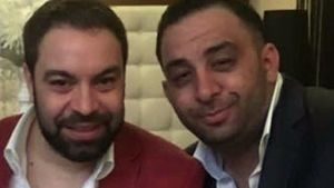 FOTO | Cum este îmbrăcat Emi Pian la priveghi. Florin Salam a cântat în genunchi la căpătâiul liderului Duduienilor