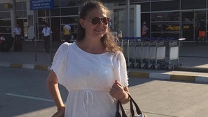 Rita Mureşan, apariţie de zile mari la terapia cu îngeri! Şi-a etalat silueta într-o rochie cu decolteu adânc şi cu ”vedere” la picioare
