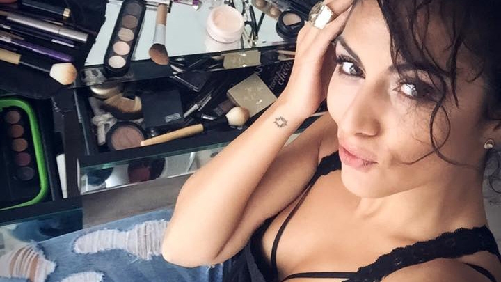 Doiniţa Oancea, extrem de sexy şi...roz! Cum i-a lăsat actriţa cu gura căscată pe fani!