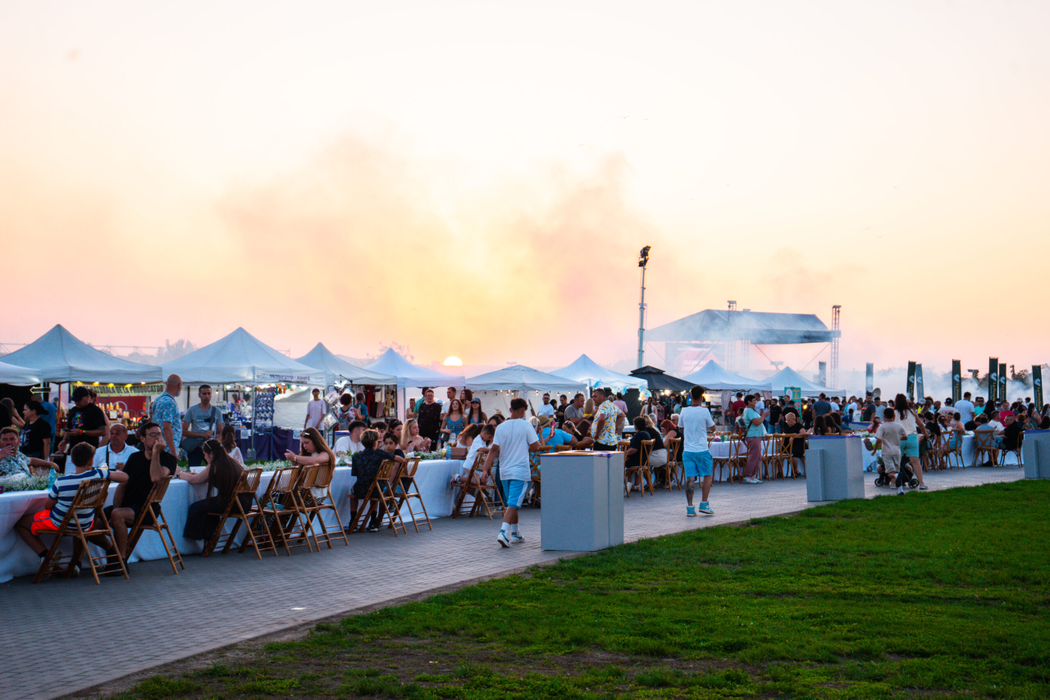 (P) NIBIRU găzduiește primul Guinness World Records: LaProvincia, un brand Carmistin The Food Company, stabilește recordul mondial pentru cea mai mare porție de aripioare de pui servită la un eveniment