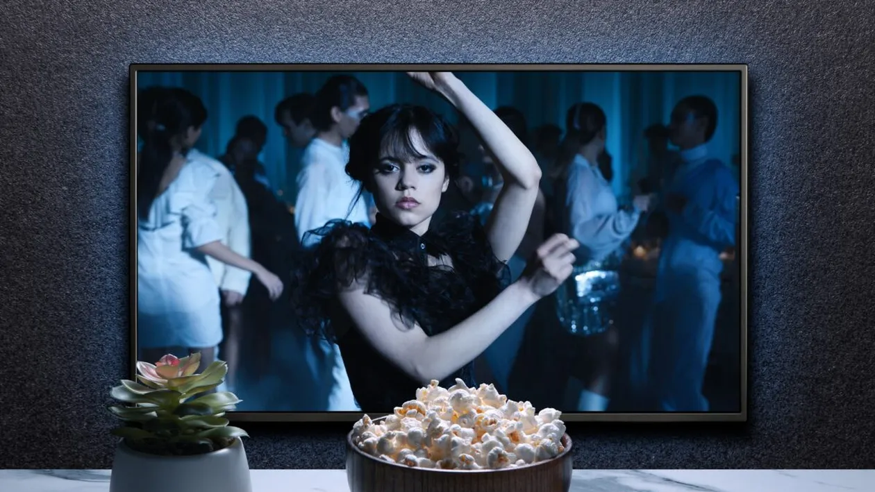 Primele imagini din „Wednesday” sezonul 3, publicate de Netflix. Acțiunea se mută într-un oraș la care fanii nu se așteptau