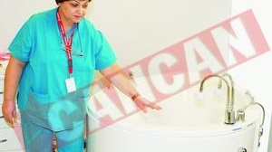 Gravidele cu dare de mana pot naste in jacuzzi