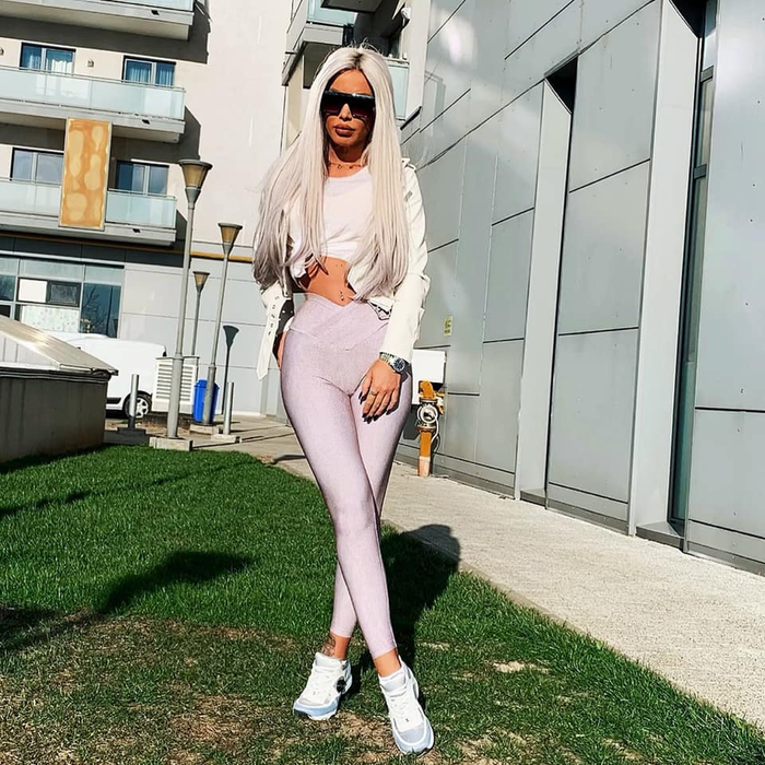 Loredana Chivu, în bikini „invizibili” pe o plajă din Mamaia. Când s-a întors cu fața, s-a văzut tot