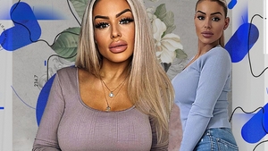 Eileen e super-dotată, dar nu de la "mama natură" înzestrată! E tatuată toată și zici că-i Anda Adam reîncarnată!