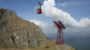 19 turiști, între care șase copii, blocați în telecabina de la Dealul Cetății, din județul Hunedoara