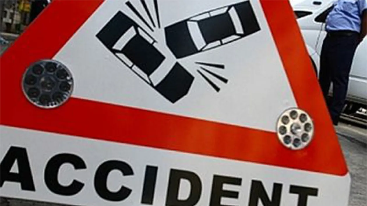 Tragedie în Harghita din cauza poleiului! Doi morţi după un carambol cu 12 maşini