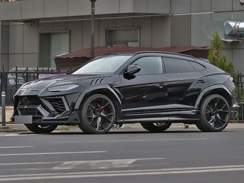 Bodi are un Urus Mansory Venatus care costă aproape jumătate de milion de euro / (Sursa: CANCAN.RO)