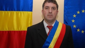 El este primarul din Dâmbovița care s-a autodeclarat cetățean de onoare. Ion Leonard Dicu a și lăcrimat pe parcursul ceremoniei