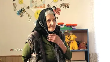 Sofia Chiţoran, bunica de 83 de ani angajată ca femeie de serviciu la grădiniţă, nu vrea să renunțe la slujbă
