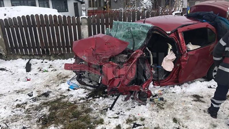 Tragedie fără margini. Tatăl şi fiul au murit, mama în stare gravă la spital în urma unui grav accident rutier