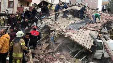 Cel puţin un mort şi mai mulţi dispăruţi după prăbuşirea unui bloc din Istanbul
