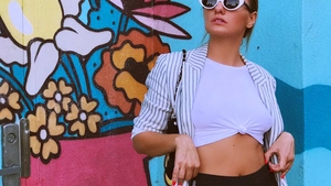 Alexandra Stan i-a înnebunit pe americani cu formele ei! Un amic din România i-a reproşat că...se dezbracă prea mult!