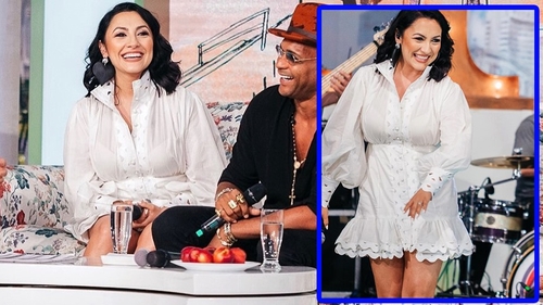 Andra Măruță, într-o rochiță prea scurtă în direct la Pro TV! Când s-a așezat pe canapea, telespectatorii au văzut tot