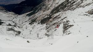 Accidentul de la telecabina Bâlea Lac: momentul în care două cabine au rămas fără frâne și s-au izbit de stație