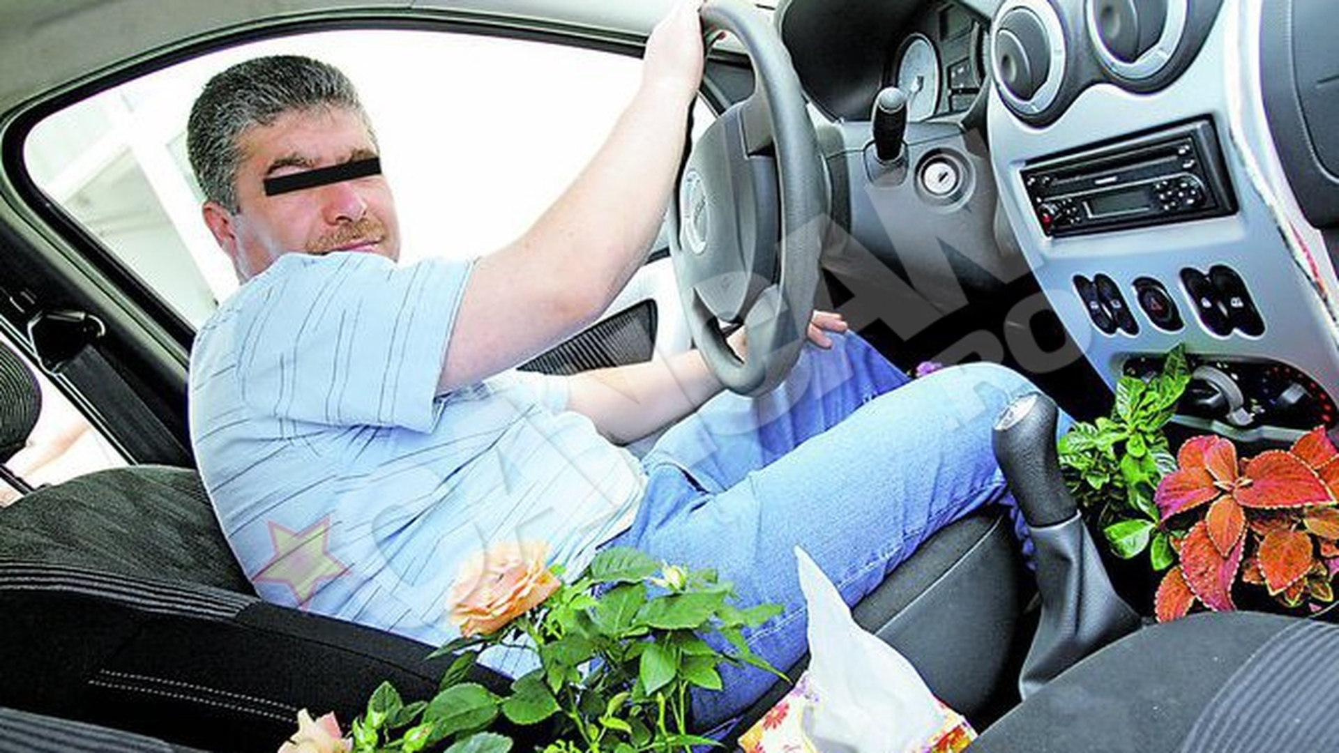 Sirianul care isi transformase masina in sera pe patru roti a divortat dupa 13 ani de casnicie! Taximetristul romantic si-a lasat nevasta fara copii