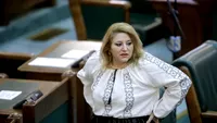 Țara arde și Diana Șoșoacă se ”rupe” în dansuri arăbești. Mișcările demențiale au acaparat publicul