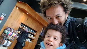 Kamara, melodie de suflet pentru fiul său: ”De multe ori judecăm omul înainte de a-i cunoaște povestea”