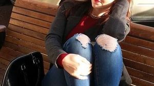 Jurnalista de 27 de ani care a murit după o luptă cu o boală necruţătoare a fost condusă pe ultimul drum 