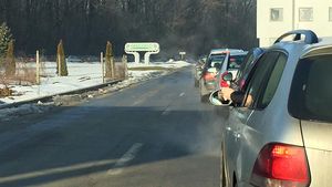 IMAGINILE DISPERĂRII 5000 de oameni sunt SECHESTRAŢI într-un cartier, iar primarul e într-o VACANŢĂ SUPER-LUXOASĂ! Locuitorii din Greenfield sunt scandalizaţi de faptul că Dan Tudorache i-a abandonat!