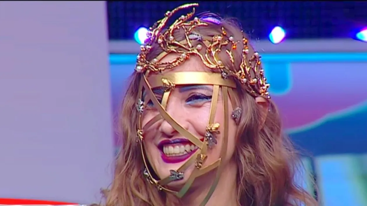 Eram urâțică! Acum e una dintre cele mai bizare vedete, dar cum arăta Iulia Albu înainte, când arăta normal