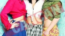 Aylin isi duce colegii la teatru