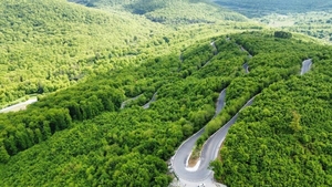 Șoseaua din România pe care mulți turiști o consideră mai frumoasă decât Transalpina și Transfăgărășanul