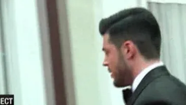 Vremea i-a sters zâmbetul de pe buze? Primele imagini cu Victor Slav imbrăcat in mire! Uite cât de sobru e