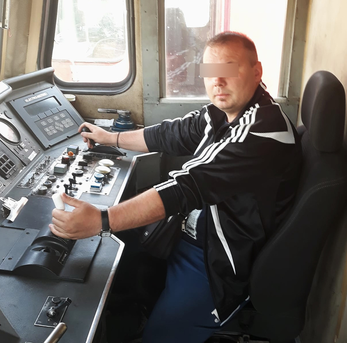 Un bărbat a fost surprins făcându-și nevoile într-un tramvai, în miezul zilei