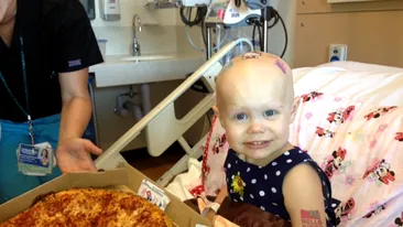 Mesajul care a emotionat o lume intreagă! Ce a scris o fetită bolnavă de cancer pe geamul salonului din spital