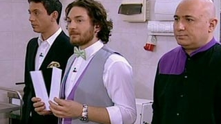 Haos total la Masterchef! Concurentii au fost la un pas sa se mutileze: s-au ars, s-au taiat si au dat-o in bara cu gatitul!