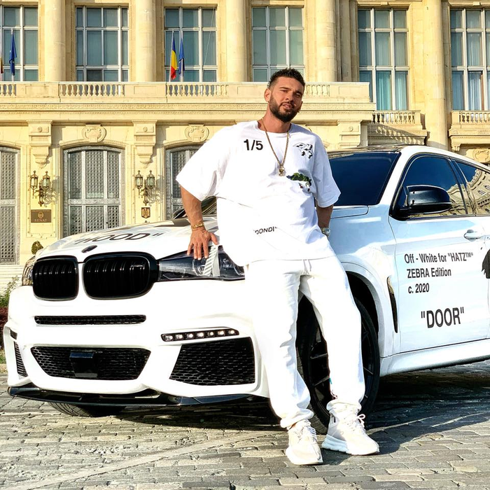 Dorian Popa e acum mare „macho”, dar să vezi cum arăta starul de la Antena 1 în tinerețe, când era „plat” și nu avea mușchi deloc