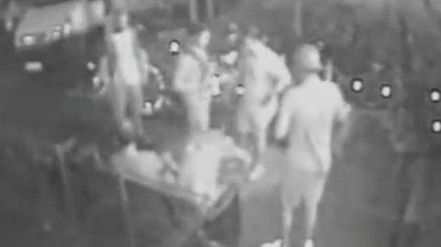 Momente de groază pentru câţiva studenţi din Capitală! Au fost ameninţaţi cu pistolul în faţa căminului