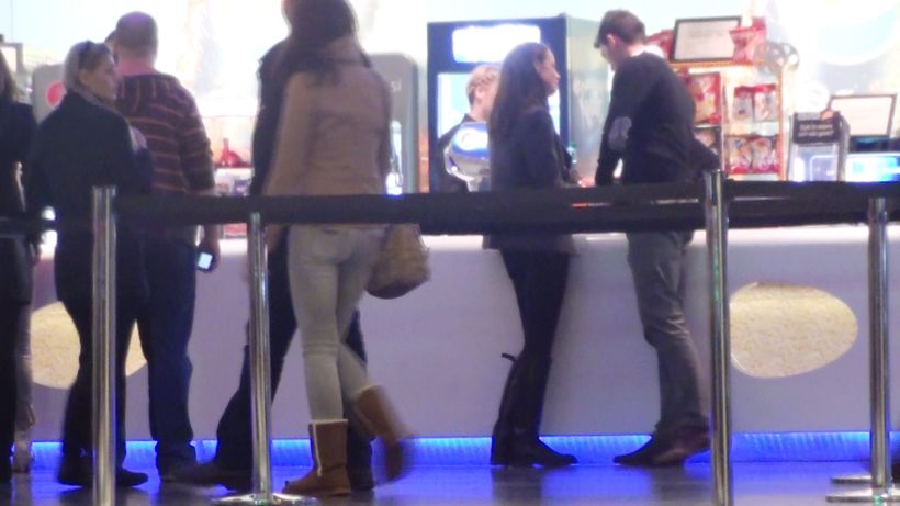 Tecau a scos-o pe Raicu in oras! S-au tinut de mana si s-au imbratisat!