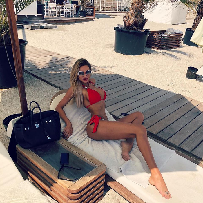 Bianca Drăgușanu, surprinsă dezbrăcată COMPLET de un fotograf amator. Imaginile anului 2019 în showbiz