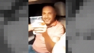 Vicele nărăvaș din Răsuceni s-a dezlănțuit în crucea nopții. „Dan Bilzerian de Giurgiu”, show cu băutură și manele la volan și o domniță super dotată