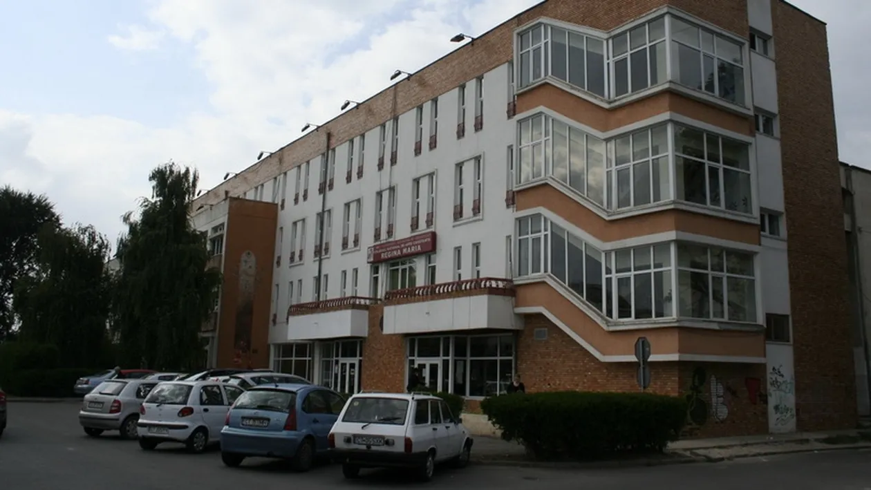 Tânără din Constanța, bătută pe terenul de sport de un elev al unui liceu din oraș