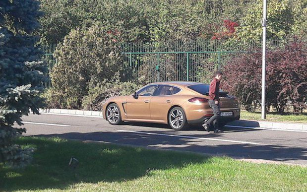 Familia Halep, achiziţie de 180.000 de euro! Cu ce maşină era aşteptată Simona la aeroport