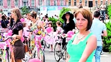 Peste 200 de aradence au promovat mersul pe doua roti. Sexy biciclistele