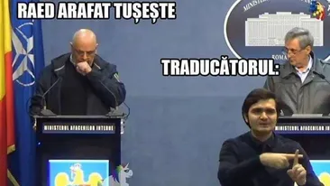 Cum reușește Bogdan (interpretul pentru surdo-muți al MAI) să țină pasul cu discursurile rapide ale lui Vela și Arafat