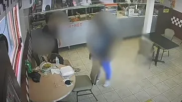 O adolescentă și-a abandonat bebelușul în brațele unei cliente dintr-un restaurant, iar apoi a fugit