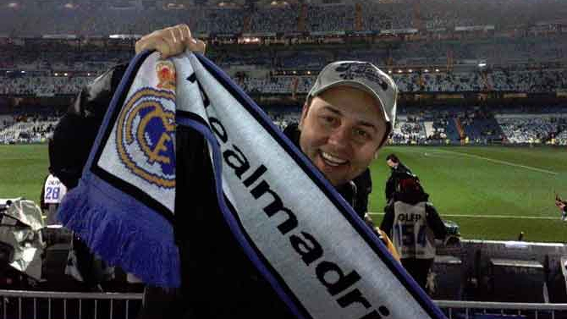 Maruta a primit de la Mos Craciun un bilet la Real Madrid- Barcelona! Uite ce entuziasmat era pe Santiago Bernabeu!