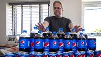 Acest bărbat a băut 20 de cutii de Pepsi, în fiecare zi, timp de 20 de ani. Ireal câte kilograme are acum