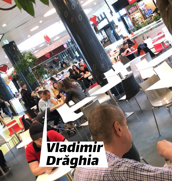 Vladimir Drăghia împreună cu soția și fiica la mall